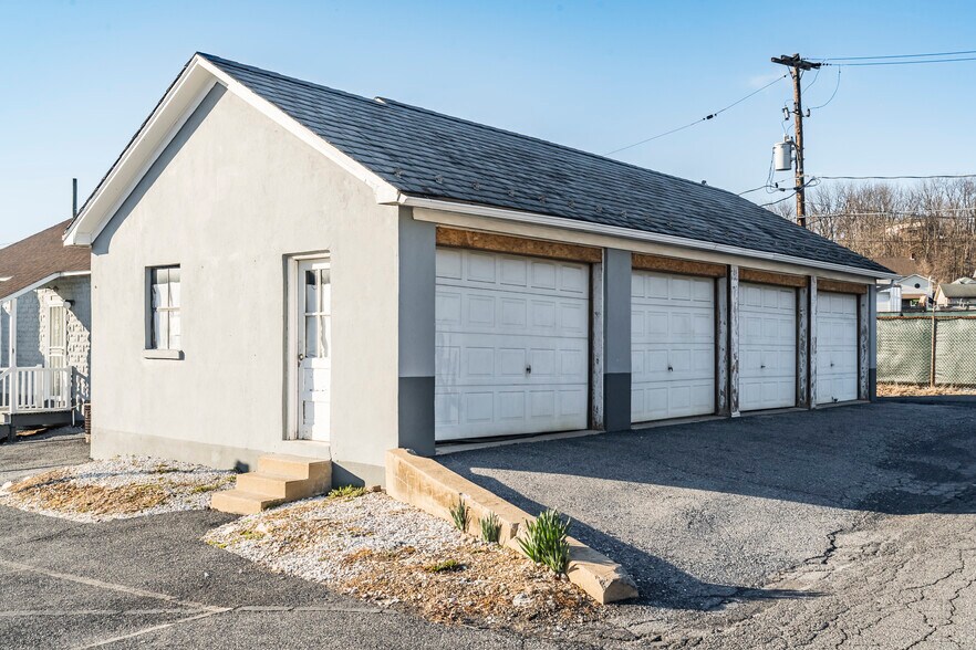 More Photos Of 117 E Main St, Bath Light Manufacturing For Lease