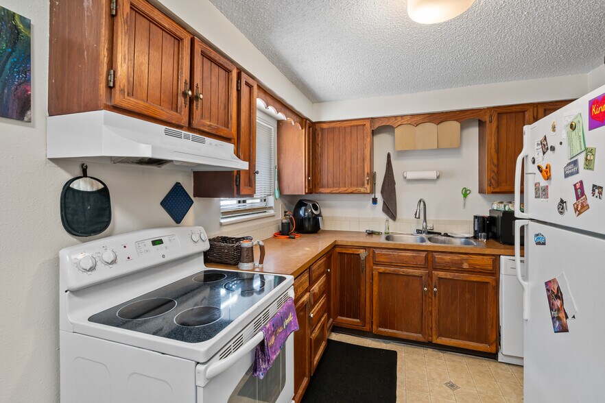 More Photos Of 1701 Warren Ave, Longmont Apartments For Sale