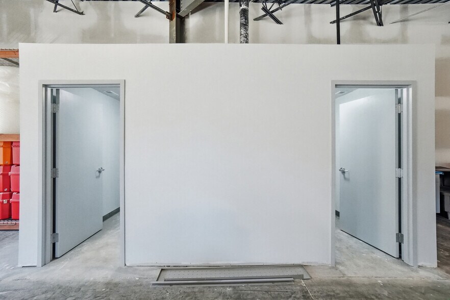 More Photos Of 1740 Thomas Paine Pky, Dayton Warehouse For Lease