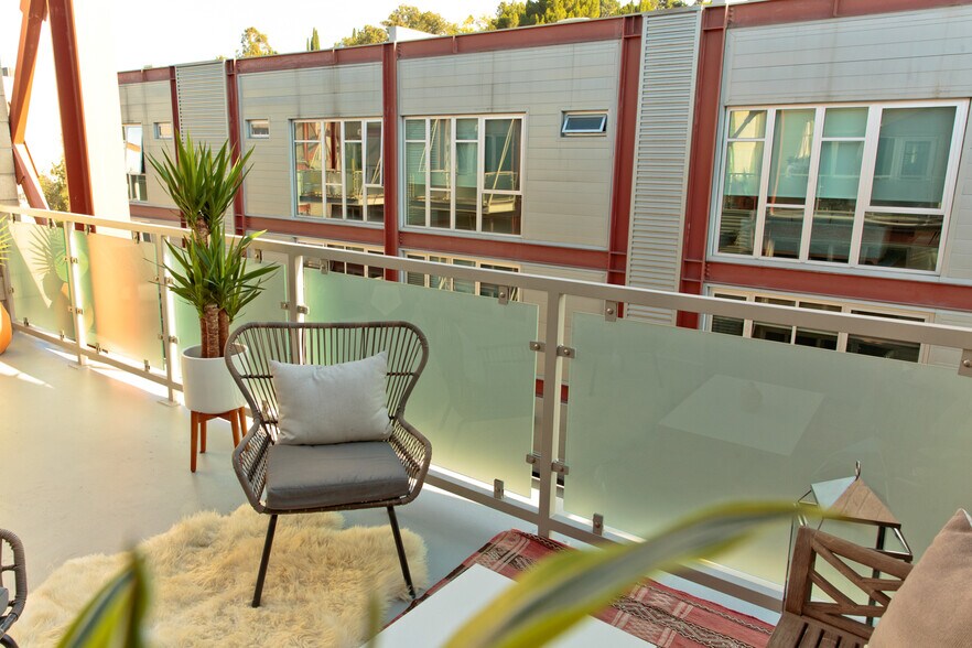 More Photos Of 3400 Cahuenga Blvd W, Los Angeles Loft Creative Space For Lease