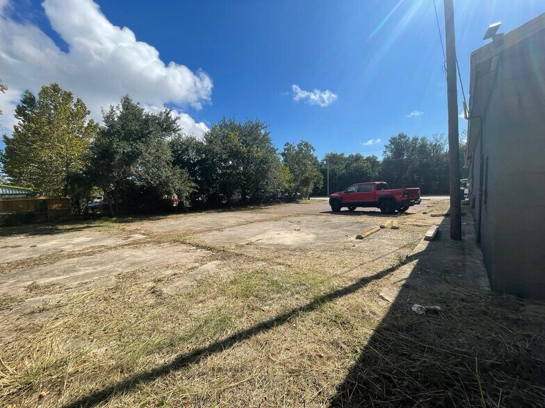 More Photos Of 1916 Cedar Dr, La Marque Restaurant For Lease