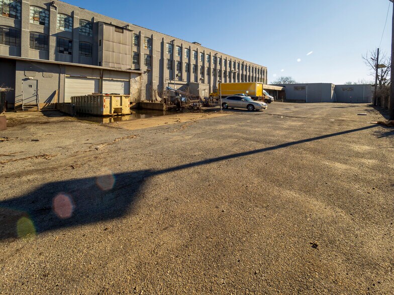 More Photos Of 39 Meade St, Trenton Distribution For Lease