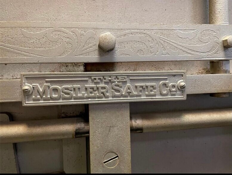 More Photos Of 111 E Dempsey St, Bryson General Retail For Lease