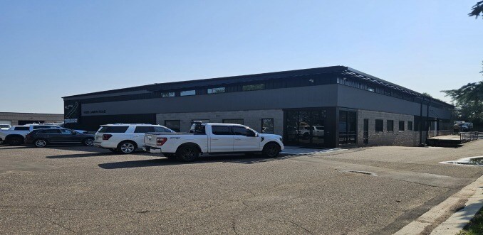 Primary Photo Of 14280 James Rd, Rogers Service For Lease