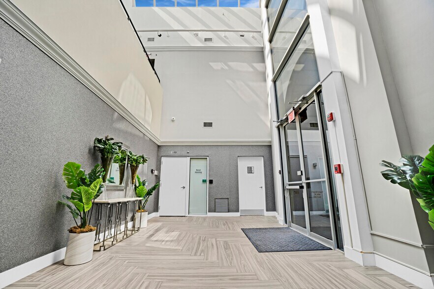 More Photos Of 1400 E Newport Center Dr, Deerfield Beach Office For Lease
