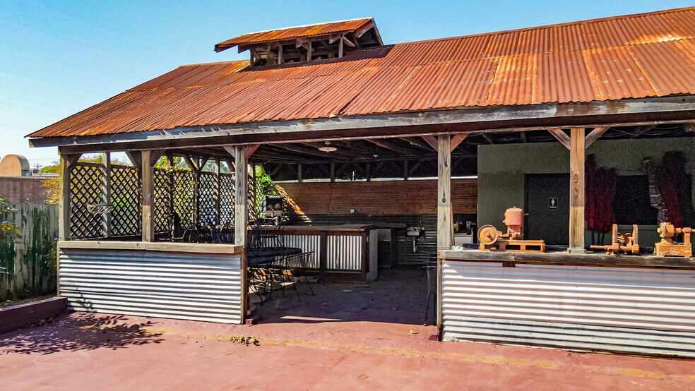 More Photos Of 201 W First St, Brenham Distribution For Sale