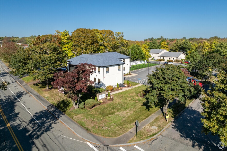 More Photos Of 445 Faunce Corner Rd, North Dartmouth Office For Sale