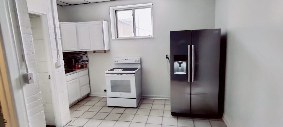 More Photos Of 5021 Wyoming St, Dearborn Convenience Store For Sale