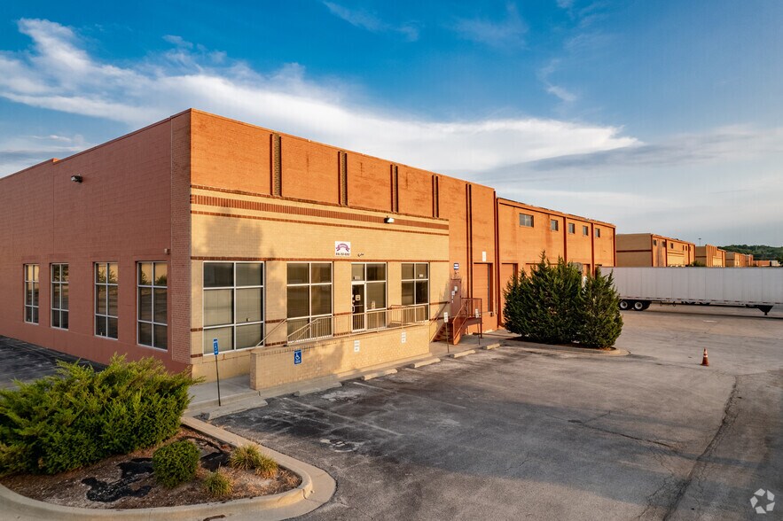 More Photos Of 1600-1840 Vernon St, North Kansas City Warehouse For Lease