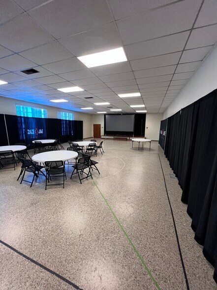 More Photos Of 1400 N Nowell St, Orlando Religious Facility For Lease