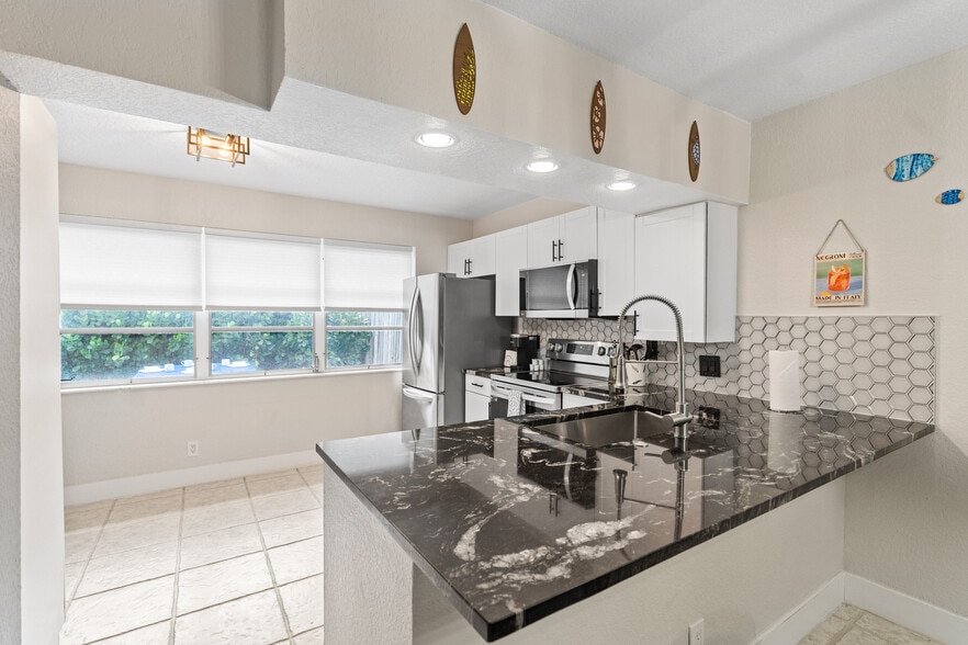 More Photos Of 1520 NE 51st St, Fort Lauderdale Apartments For Sale