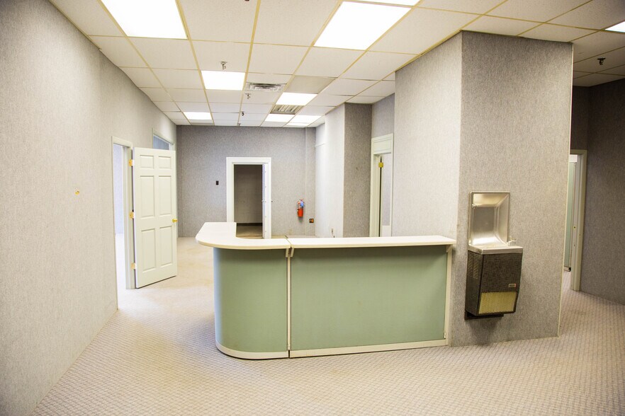 More Photos Of 700 Hepburn St, Milton Showroom For Lease