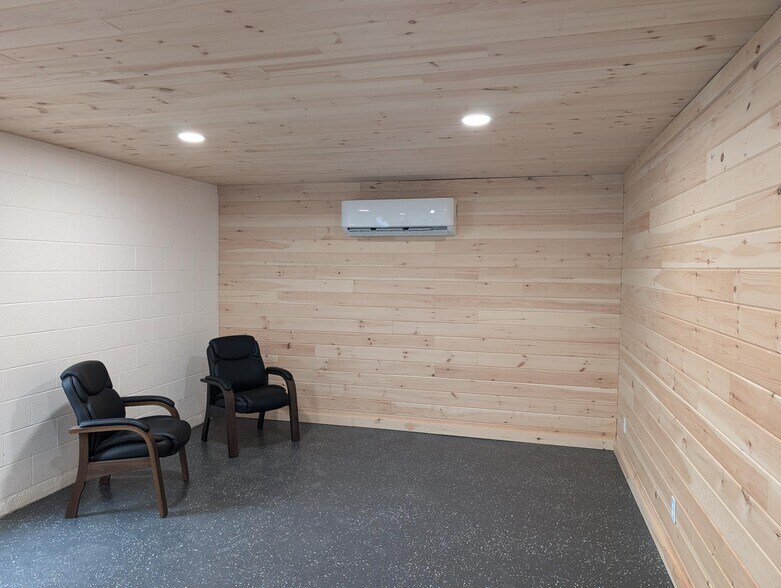 More Photos Of 32 Hollister Rd, Seekonk Specialty For Sale