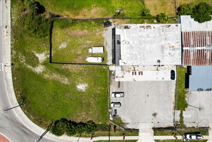 More Photos Of 3593 Veronica S Shoemaker Blvd, Fort Myers Warehouse For Sale