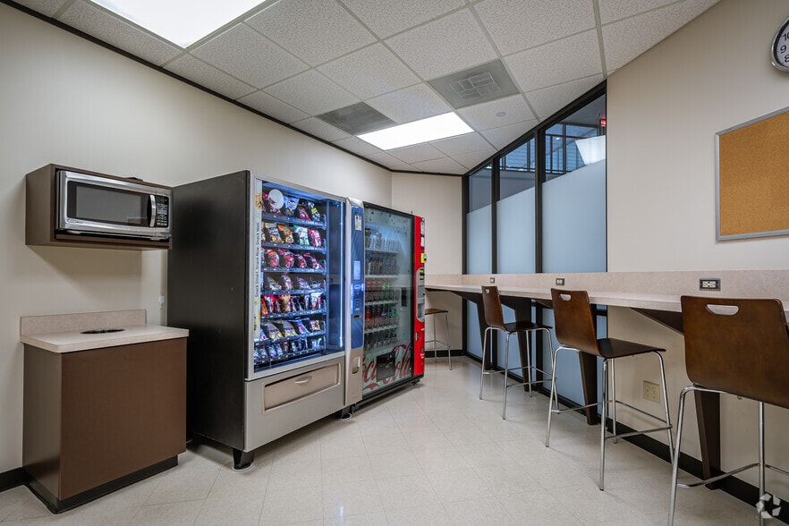 More Photos Of 11767 Katy Fwy, Houston Office For Lease