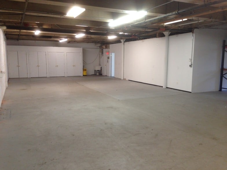 More Photos Of 86 Lackawanna Ave, Woodland Park Warehouse For Lease