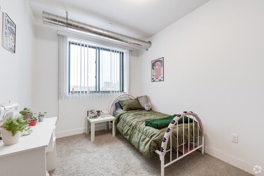 More Photos Of 565 E Grand River Ave, East Lansing Apartments For Lease