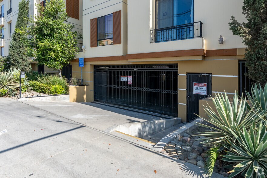 More Photos Of 6938-6950 Laurel Canyon Blvd, Los Angeles Apartments For Lease