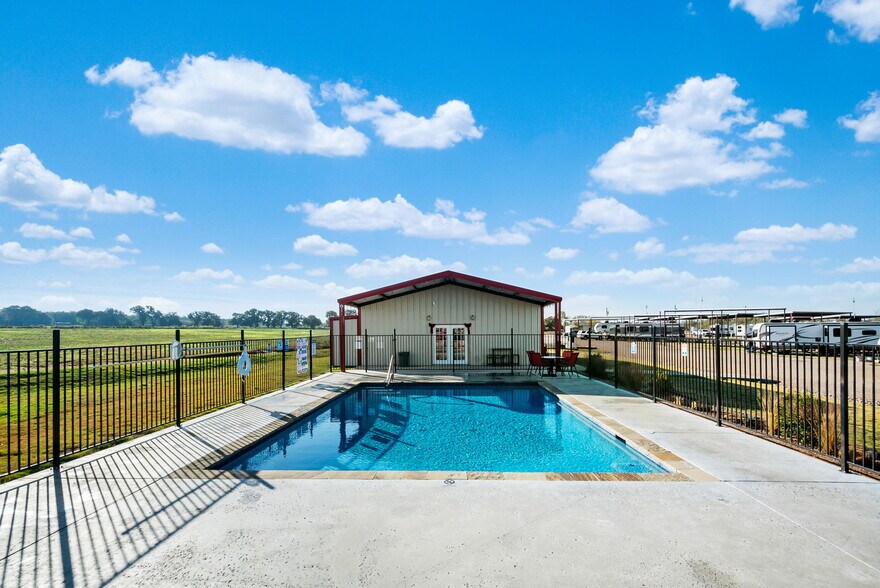 More Photos Of 351 My Ln, Millsap Trailer Camper Park For Sale