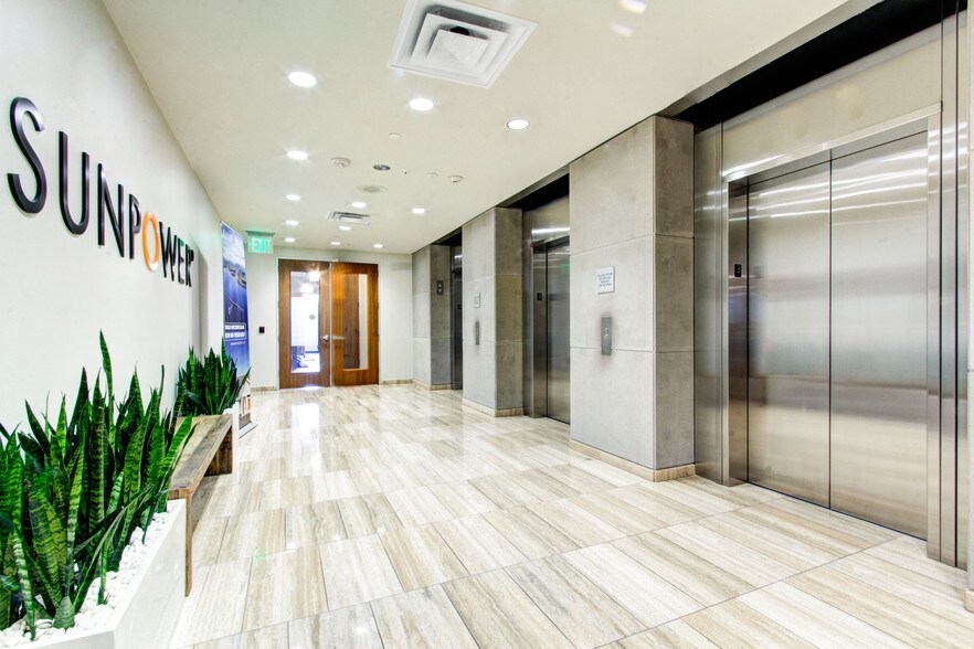 More Photos Of 2900 Esperanza Crossing, Austin Office For Lease