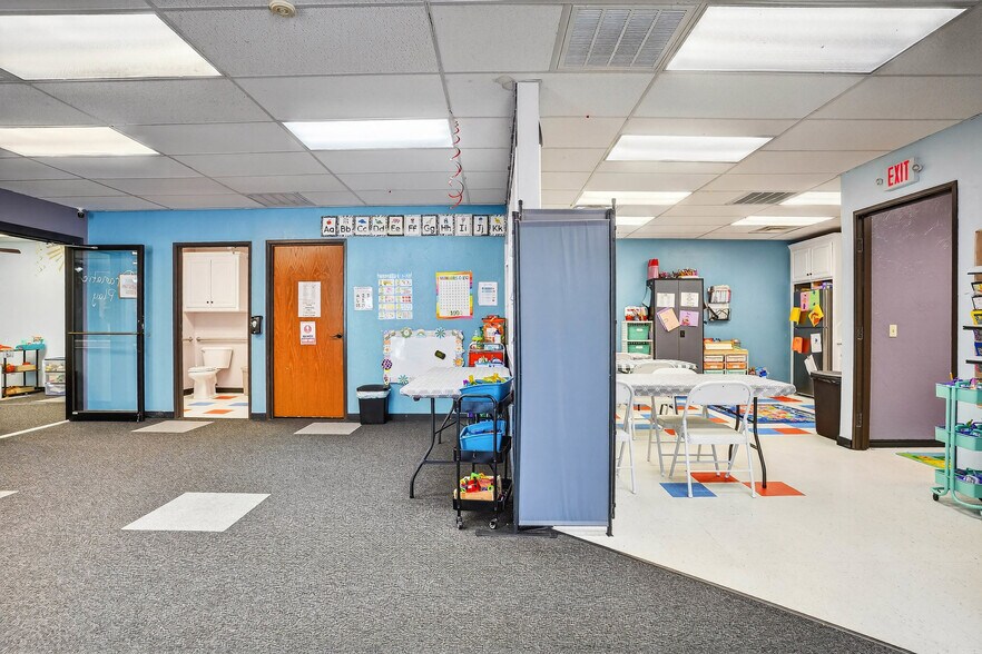 More Photos Of 17311 NE 23rd St, Choctaw Office For Sale