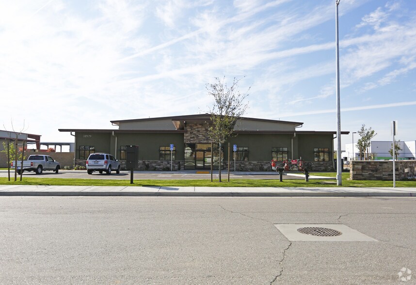 More Photos Of 34929 Flyover Ct, Bakersfield Warehouse For Lease