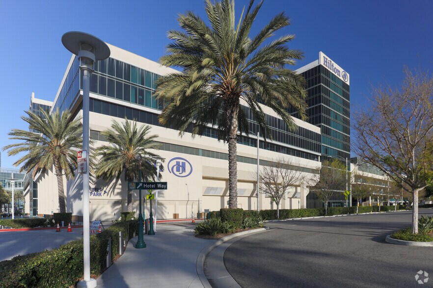 More Photos Of 777 W Convention Way, Anaheim Hotel For Lease