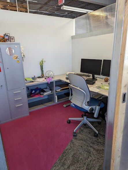 More Photos Of 34 Schroeder Ct, Madison Office For Lease