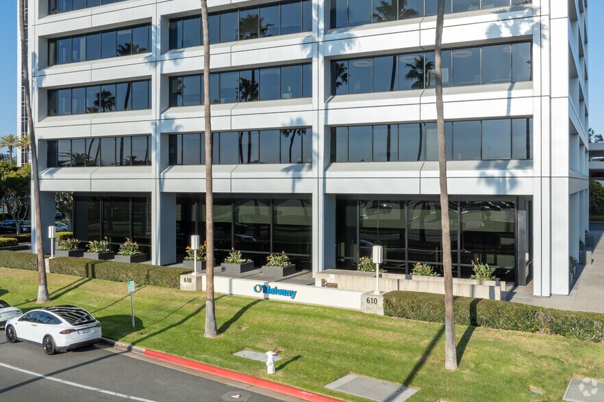 More Photos Of 610 Newport Center Dr, Newport Beach Loft Creative Space For Lease