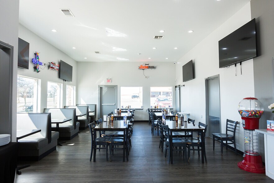 More Photos Of 1140 Kermit St, Plainview Restaurant For Sale