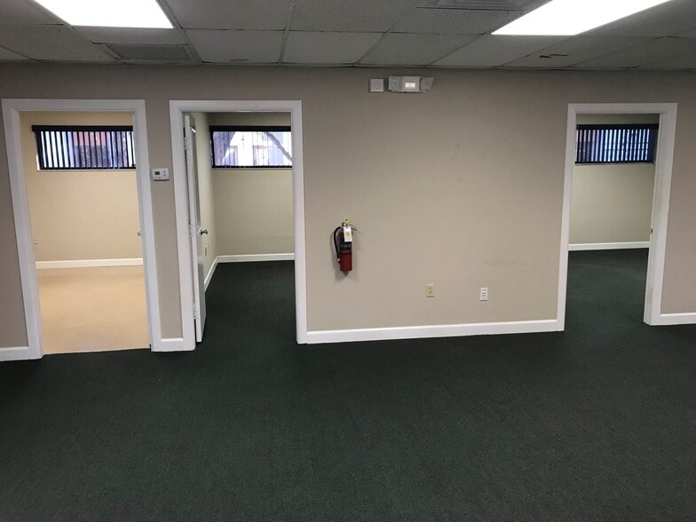 More Photos Of 6315 Presidential Ct, Fort Myers Office For Lease