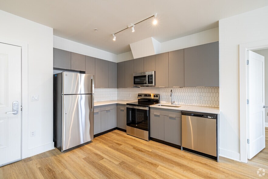 More Photos Of 10 W Westfield Ave W, Roselle Park Apartments For Lease