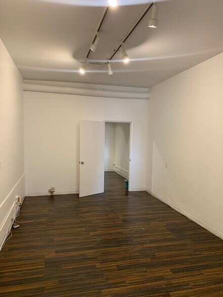 More Photos Of 550 N Larchmont Blvd, Los Angeles Medical For Lease