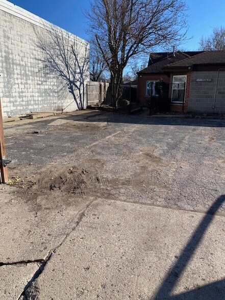 More Photos Of 1717 Howard St, Evanston General Retail For Sale