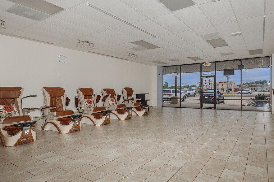 More Photos Of 4700-4750 Fm-2920, Spring Unknown For Lease