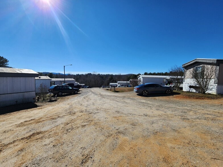 More Photos Of 5 Becky Ln, Fairview Multifamily For Sale