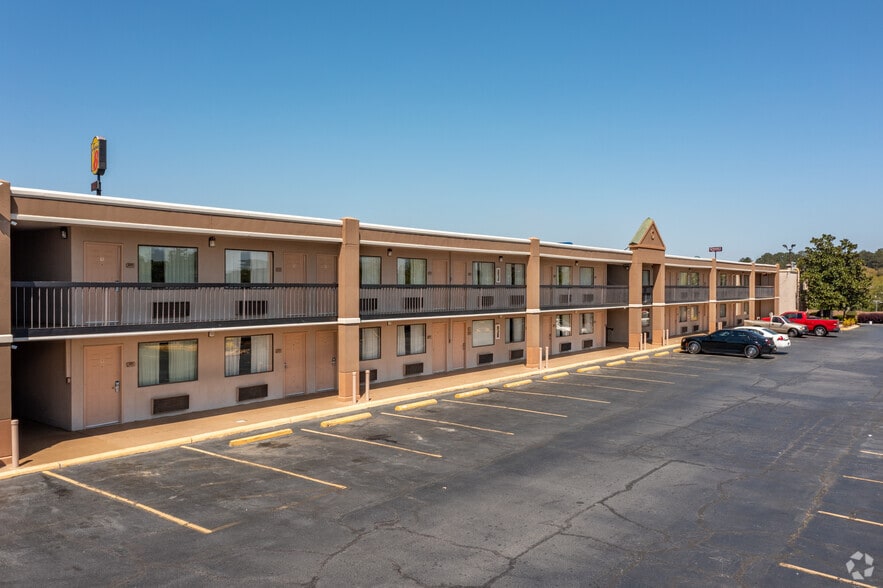 More Photos Of 4755 Chambers Rd, Macon-Bibb Hotel For Sale