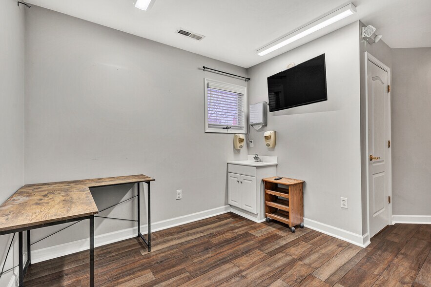 More Photos Of 5034 Williamson Rd NW, Roanoke Office For Lease