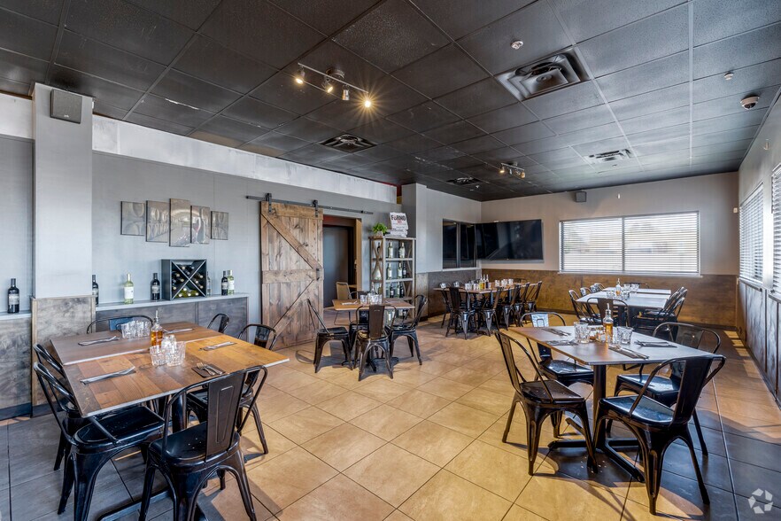 More Photos Of 7111 E Thomas Rd, Scottsdale Restaurant For Lease