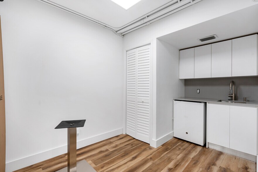 More Photos Of 13499 Biscayne Blvd, Miami Coworking Space