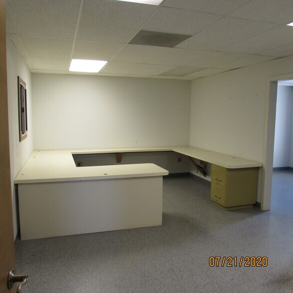 More Photos Of 457 Diller Ave, New Holland Warehouse For Lease