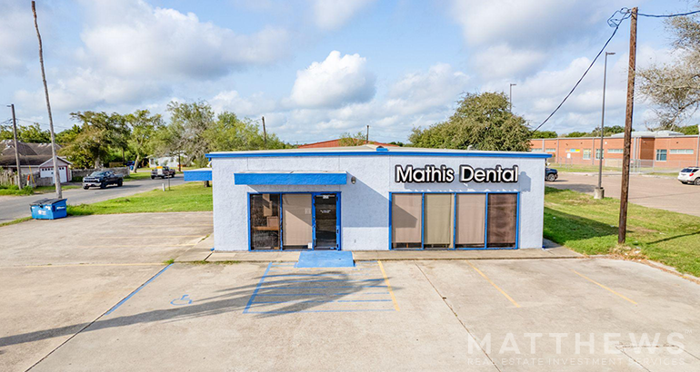 Primary Photo Of 620 E San Patricio Ave, Mathis Medical For Sale