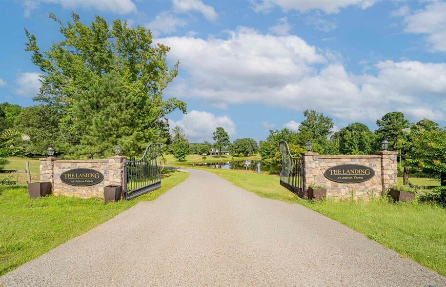 Primary Photo Of 14284 State Highway 322 N, Kilgore Lodge Meeting Hall For Sale