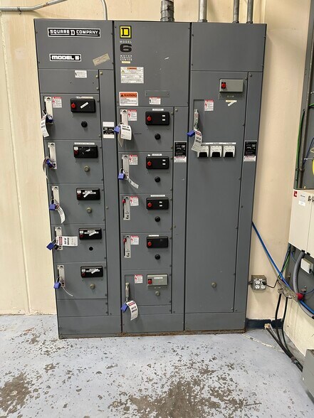 More Photos Of 2111 E 17th St, Des Moines Warehouse For Sale