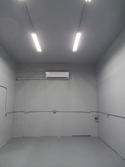 More Photos Of 3 Vine St, Greenwood Lake Warehouse For Lease