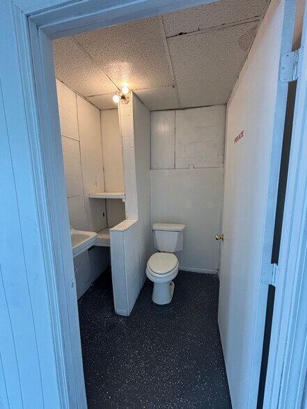 More Photos Of 2315 Bay St, Bristol Apartments For Lease