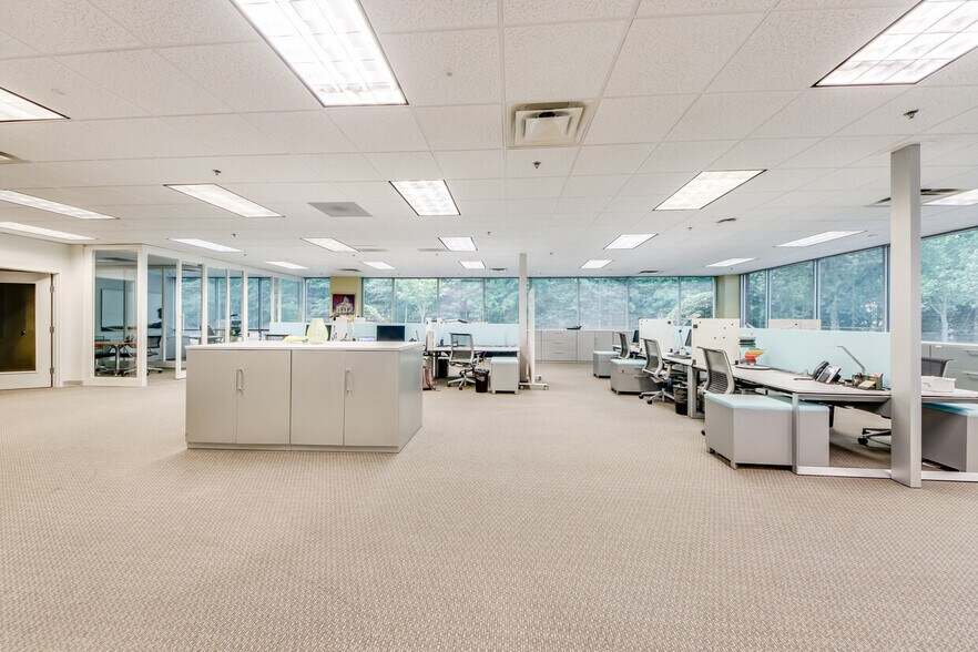 More Photos Of 10700 Abbotts Bridge Rd, Johns Creek General Retail For Lease