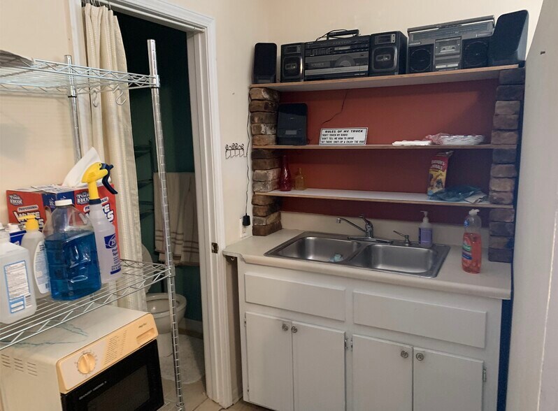 More Photos Of 1640 Northside Dr NW, Atlanta Storefront Retail Office For Sale