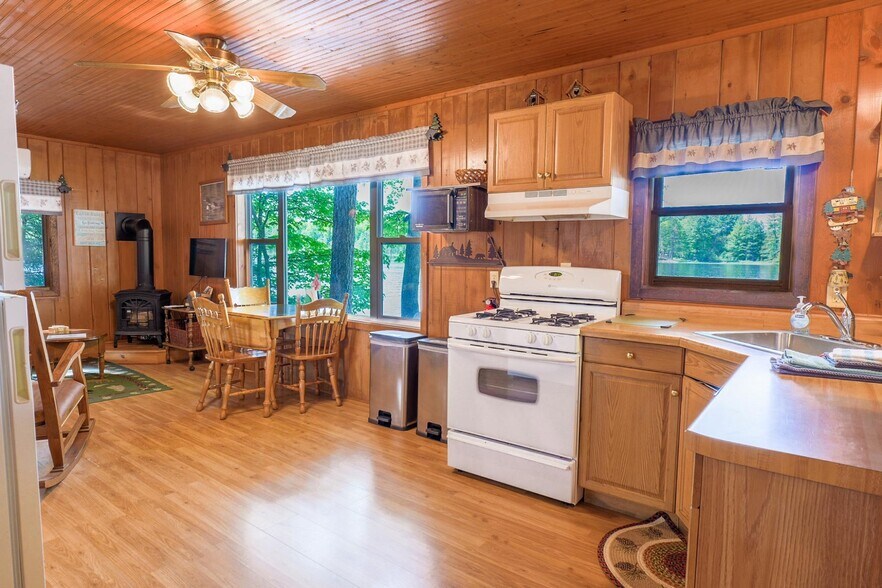 More Photos Of 8971 Thoroughfare Rd, Minocqua Multifamily For Sale