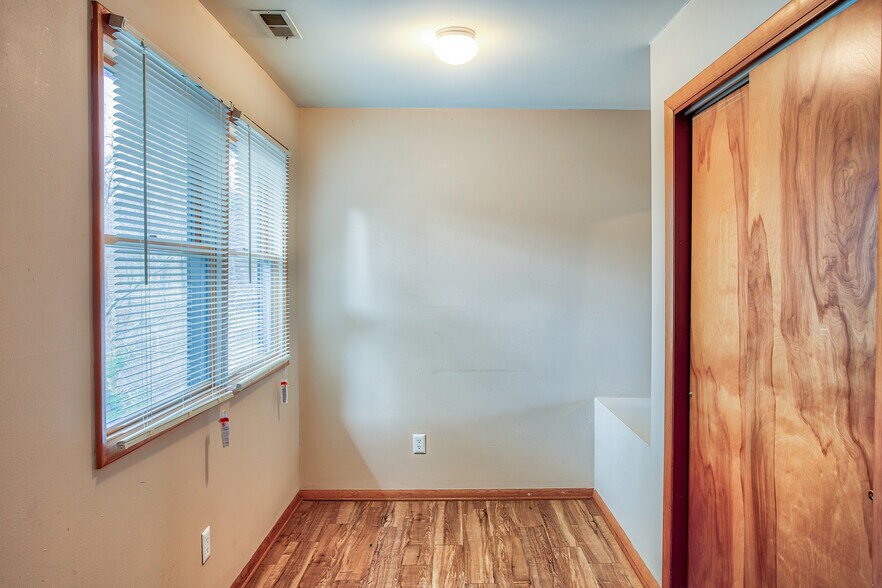 More Photos Of 1533 Arbors Ln, Bloomington Apartments For Sale